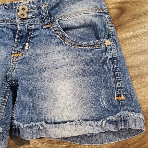 Wallflower Junior's Size 5 Jean Shorts Two Button - Picture 5 of 10